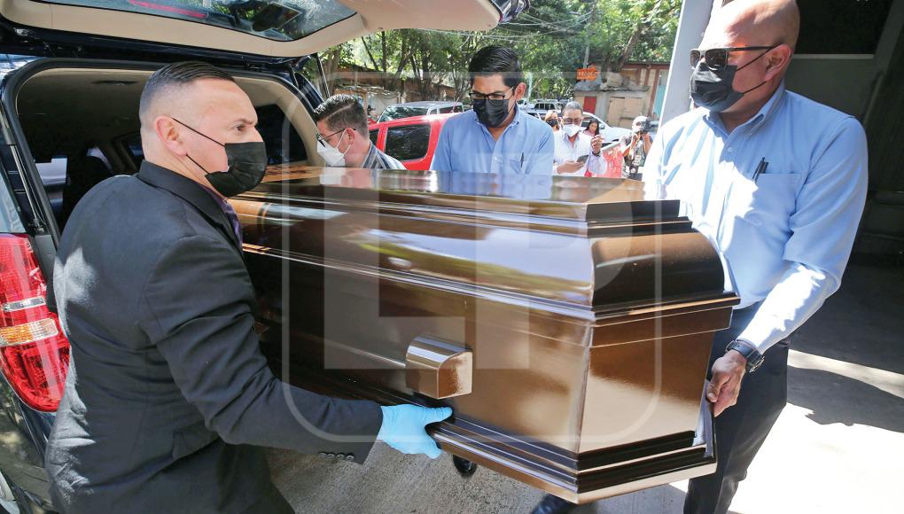 El cuerpo de Jairo Josué Martínez fue velado en una funeraria y la tarde de ayer fue sepultado. Mientras que el cadáver de Ronal Javier Coello fue velado y este día será su sepelio.
