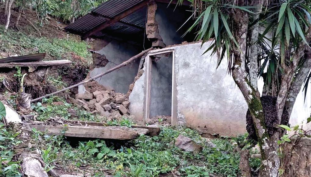 Reubicarán a familias que perdieron sus viviendas por falla geológica en Cortés
