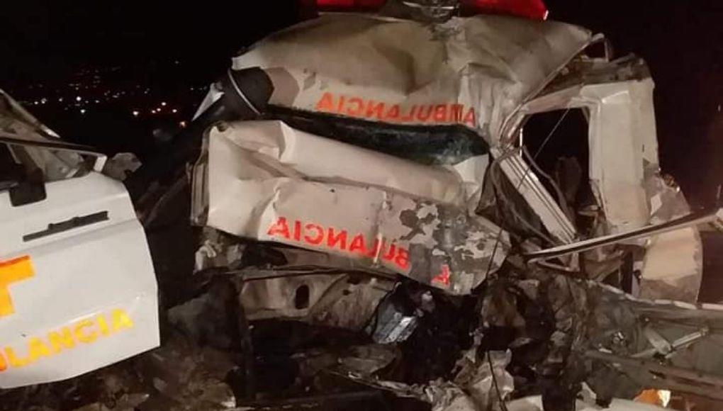 “Eran compañeros”: enfermero y conductor de ambulancia, entre víctimas de fatal accidente