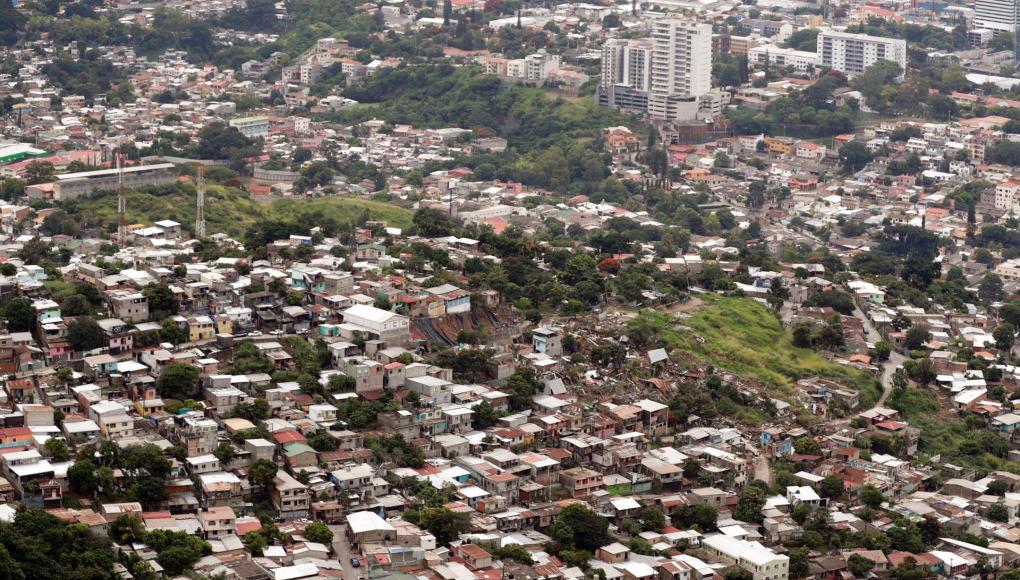 Tegucigalpa conmemora 444 años agobiada por las lluvias y derrumbes de tierra