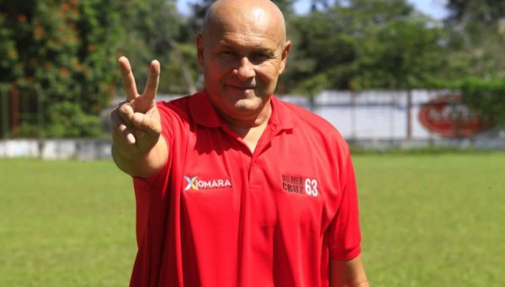 Vicepresidente alterno IV: El ex futbolista Wilmer Cruz.