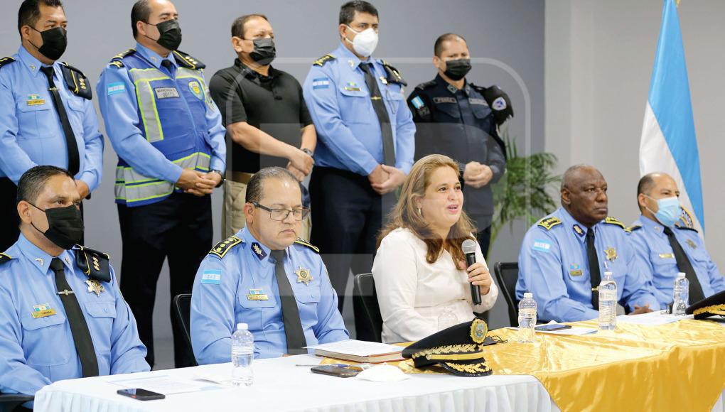 Autoridades durante el primer informe relacionado con las muertes en la Anapo.