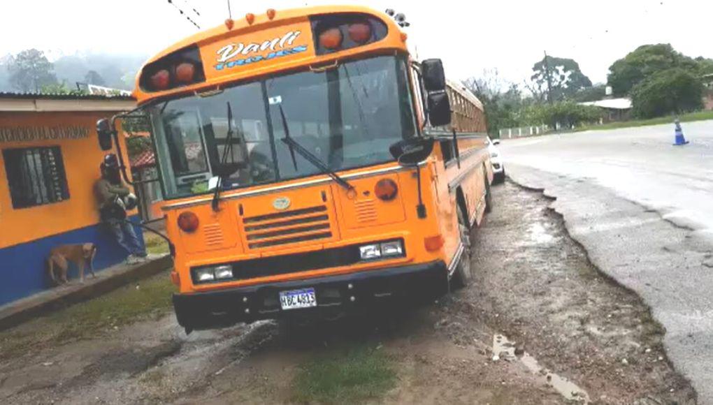 Tirotean bus lleno de pasajeros frente a posta policial en El Paraíso