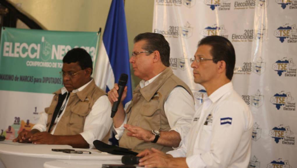 Enrique Ortez era junto a David Matamoros y Saúl Escobar los titulares del TSE en 2013.