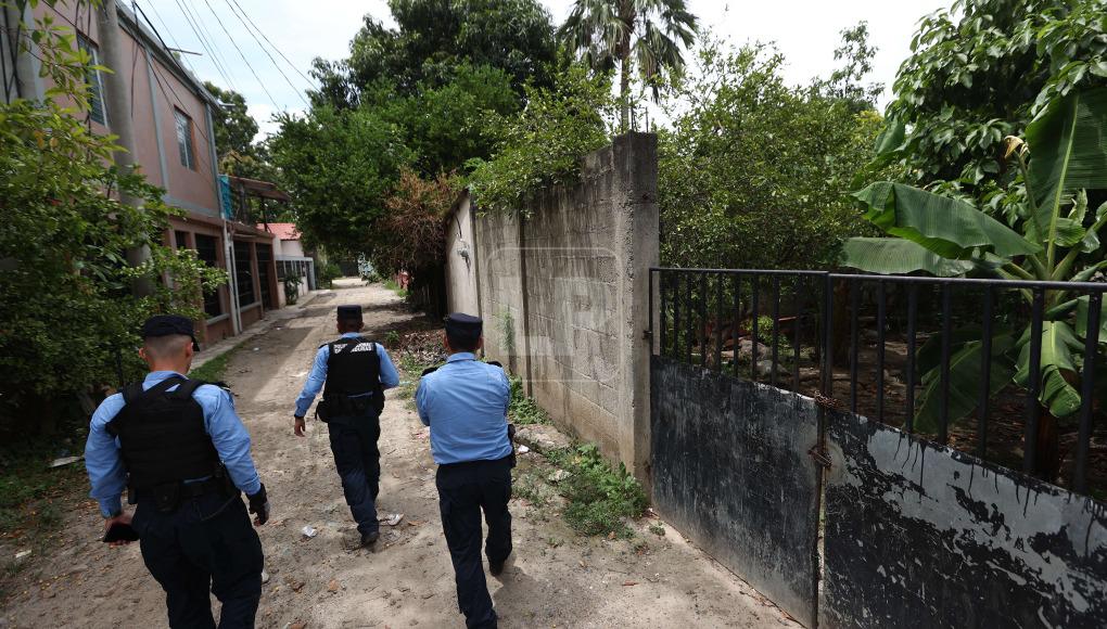 Equipos de inteligencia están llevando a cabo una serie de indagaciones para dar con los responsables de propagar el miedo en el sector, aunque sí han confirmado que se trata de miembros de la pandilla 18, quienes están tratando de ganar poder y territorio en lugares donde por años ha operado la Mara Salvatrucha.