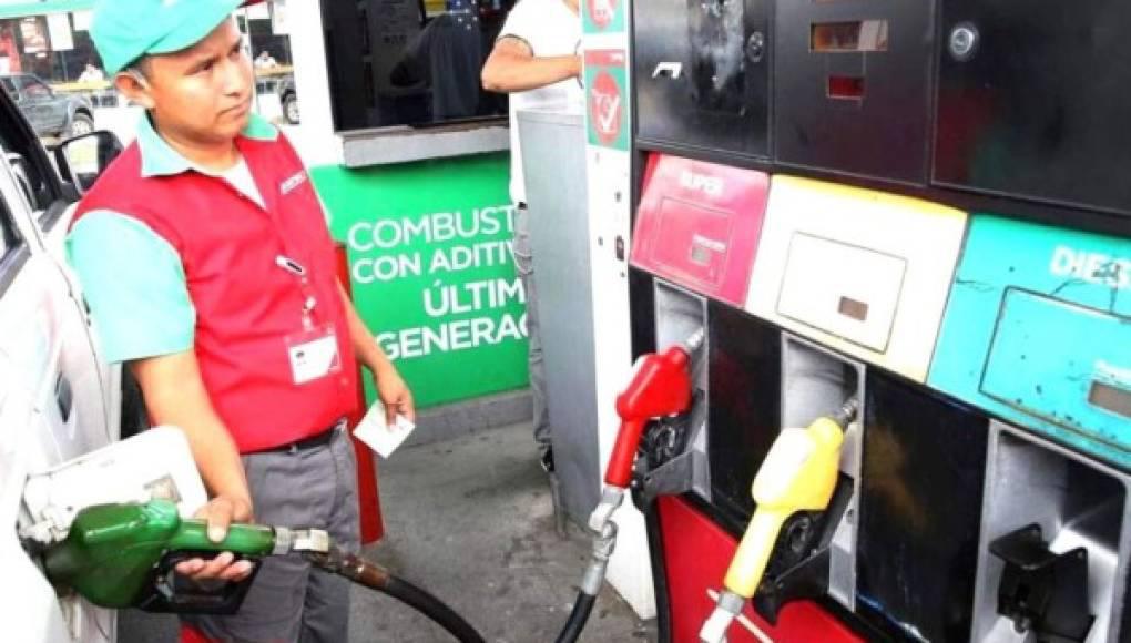 Gasolinas súper y regular bajarán de precio, kerosene y diesel aumentarán