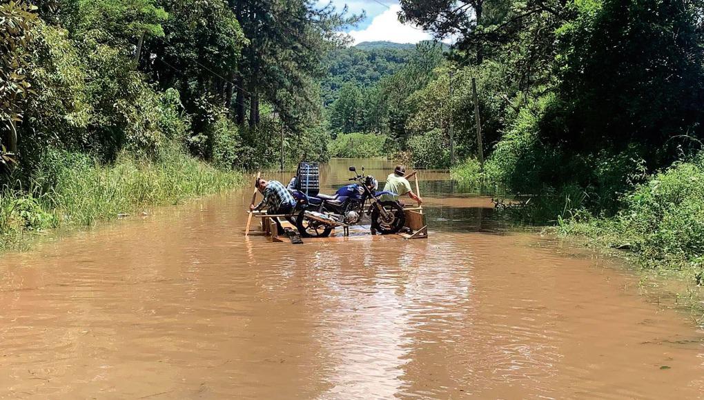 La Amhon registra el impacto de las lluvias en 116 departamentos y 115 municipios, dejando 9,494 casas afectadas, 270 puentes y 569 dañadas.