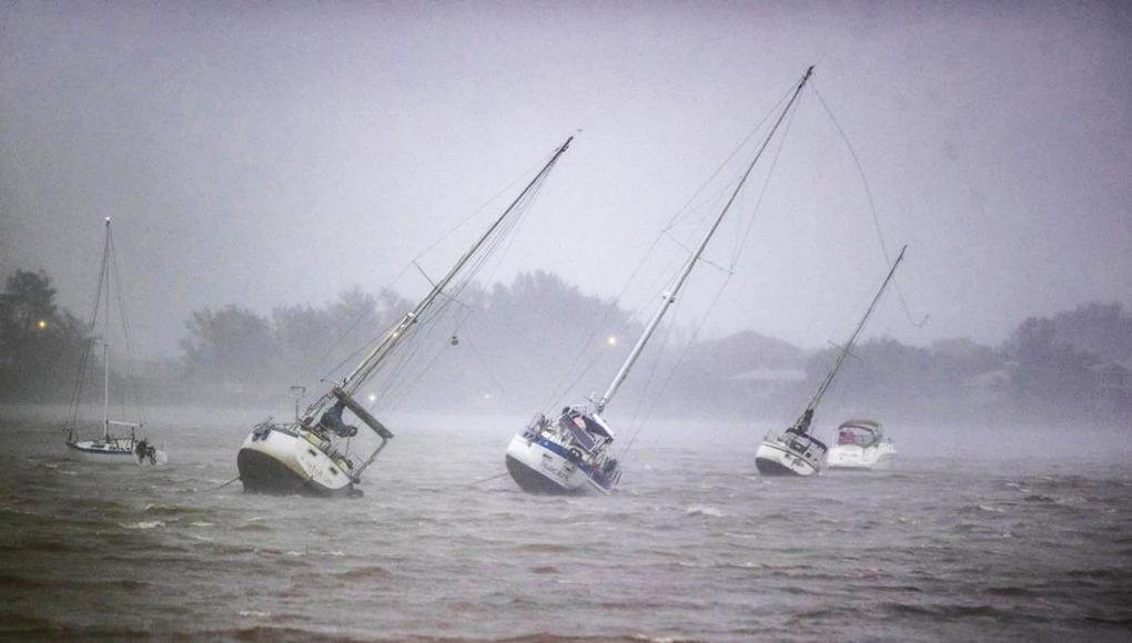 Se hunde barco con 27 migrantes frente a Florida durante huracán Ian