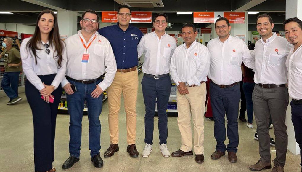 Equipo de la franquicia hondureña Fierros Ferreterías.