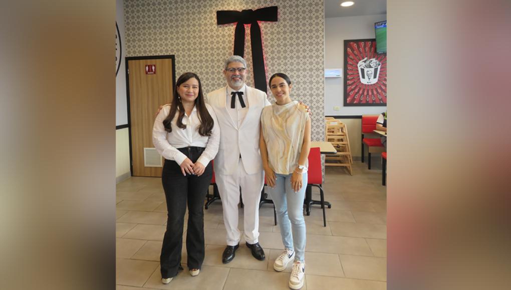 Las ejecutivas Gennie Ramos y Susana Gamero ofrecieron el recorrido del nuevo restaurante.