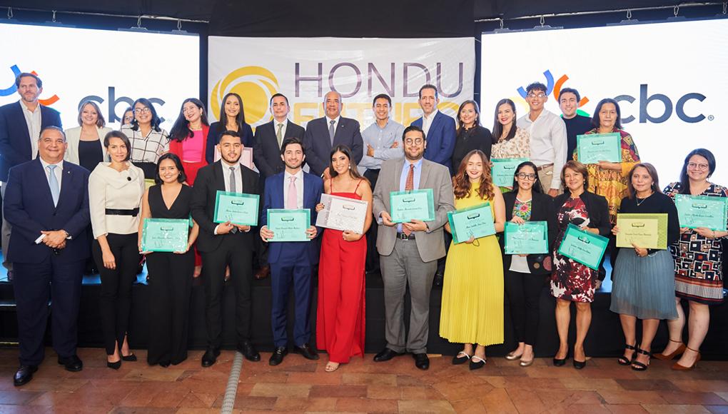 HonduFuturo otorga becas internacionales a 25 jóvenes
