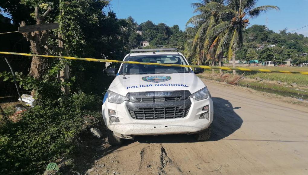 Patrulla de la Policía Nacional en la escena del crimen.