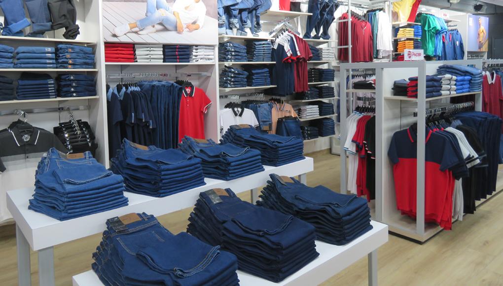 Marcas nacionales como Pacer, Lovable, Gino Ferretti, Bebecrece, entre otras ofrecen sus prendas en esta nueva tienda La Riviera.