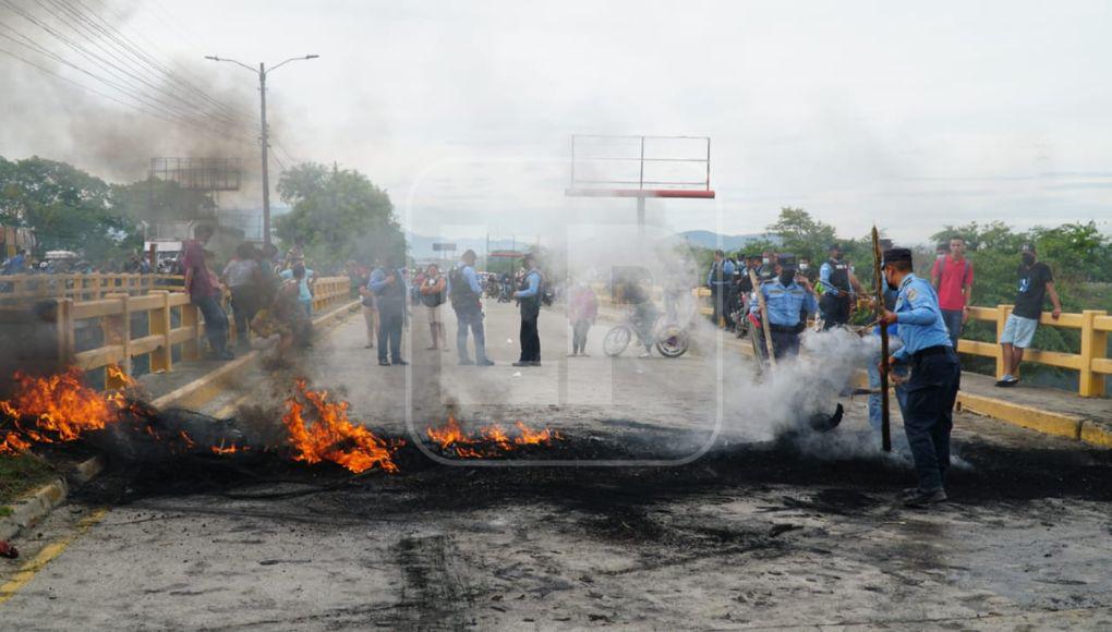 Pobladores de La Lima liberan la carretera
