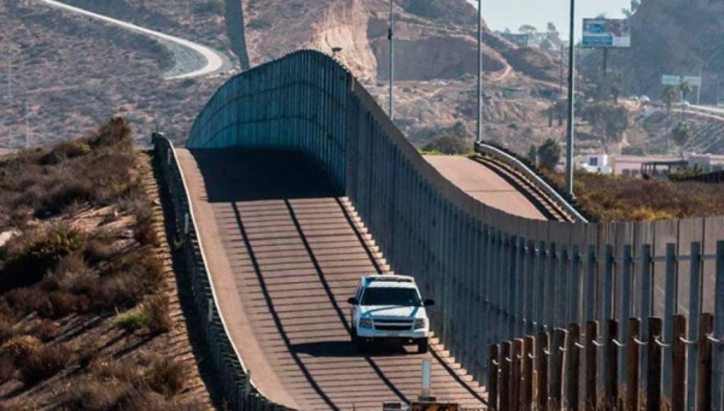 Casa Blanca asegura que Biden no está terminando el muro de Trump con México