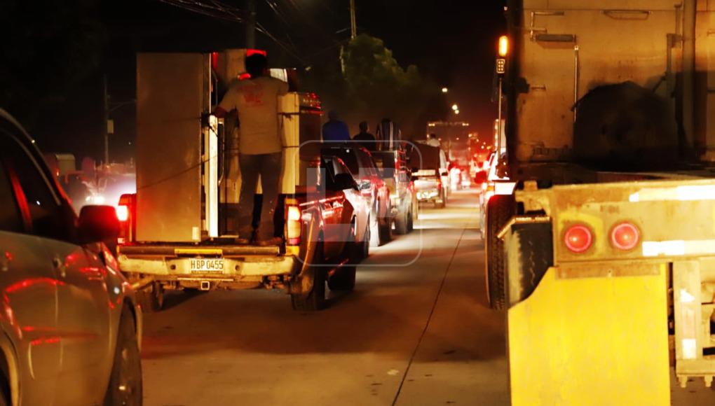 Suena la alarma: pobladores de La Lima evacúan ante inminentes inundaciones