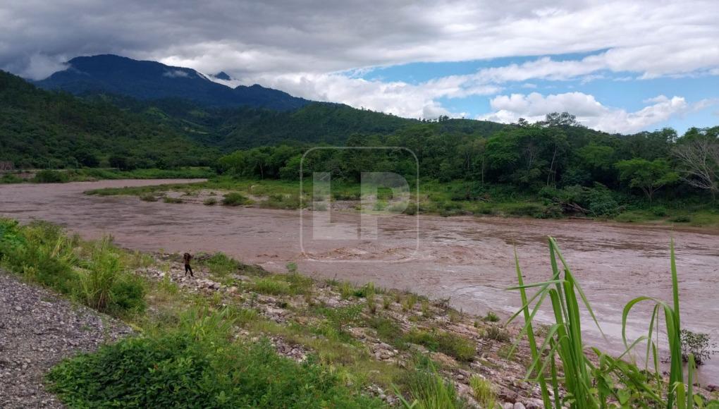 Los ríos hondureños en la zona occidental suelen inundar la región norteña en su paso hacia el mar Caribe.