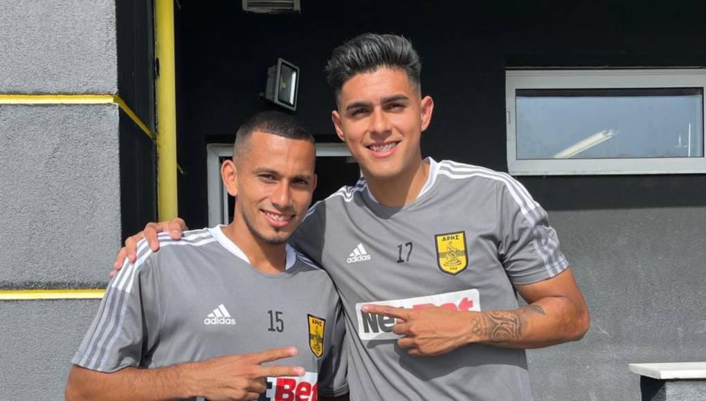 Edwin Rodríguez y Luis Palma, dos hondureños que esperan brillar en el fútbol de Grecia.