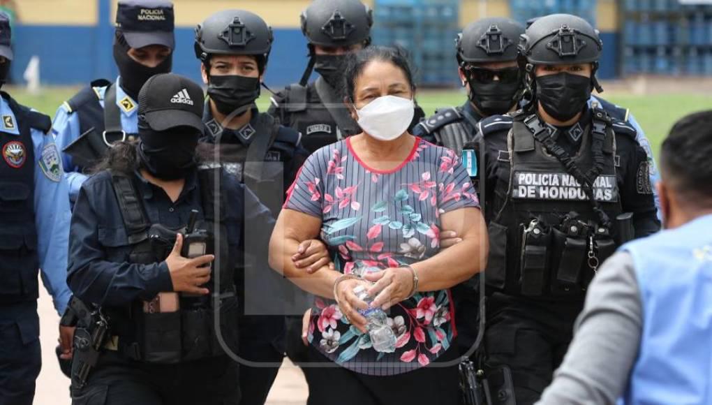 Permanece recluida en un módulo militar en la periferia de Tegucigalpa.