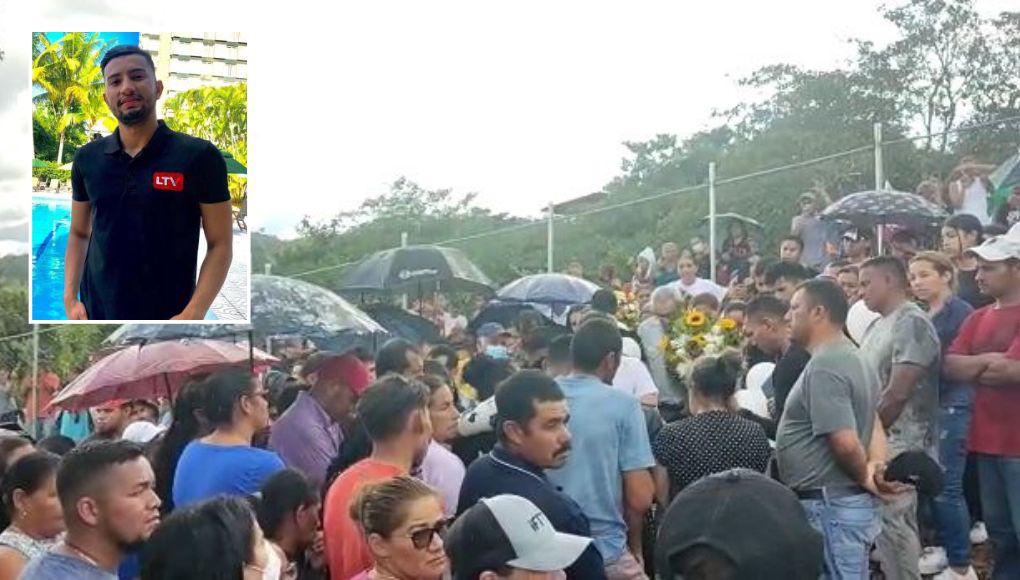 Multitud da último adiós al periodista Edwin Andino y su padre en Cedros