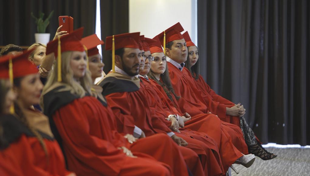 La universidad cuenta con estudiantes en más de 30 países.