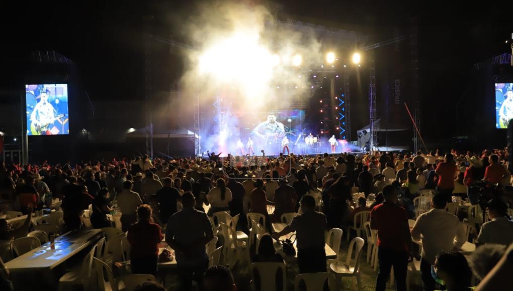 El escenario del concierto fue en Expocentro.