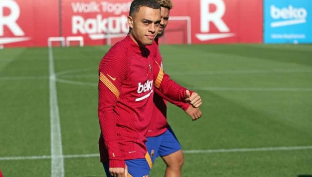Sergiño Dest rumbo a Italia para firmar su cesión con el Milán