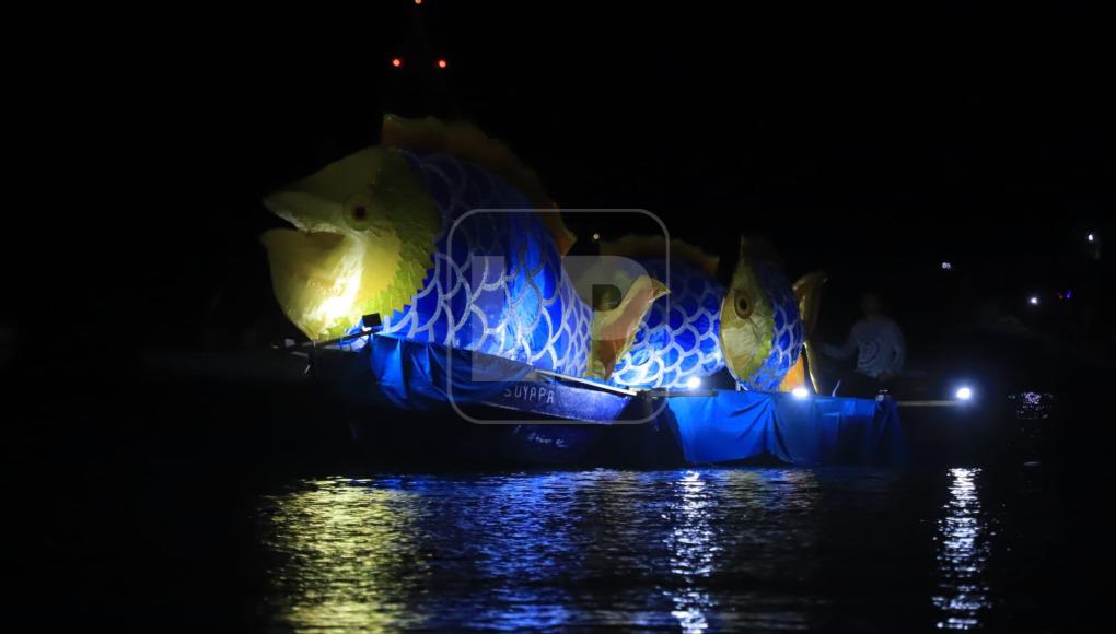 En la playa, porteños y turistas disfrutaron la Noche Veneciana