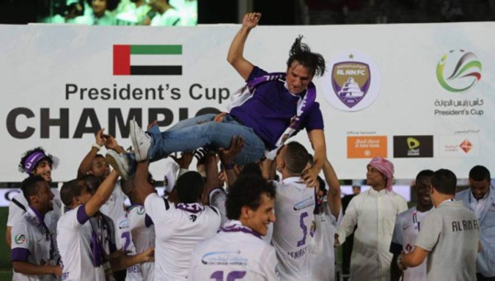 En marzo de 2014 Dalic se fue a los Emiratos Árabes Unidos a dirigir al Al-Ain, con el club ganó una vez el campeonato.