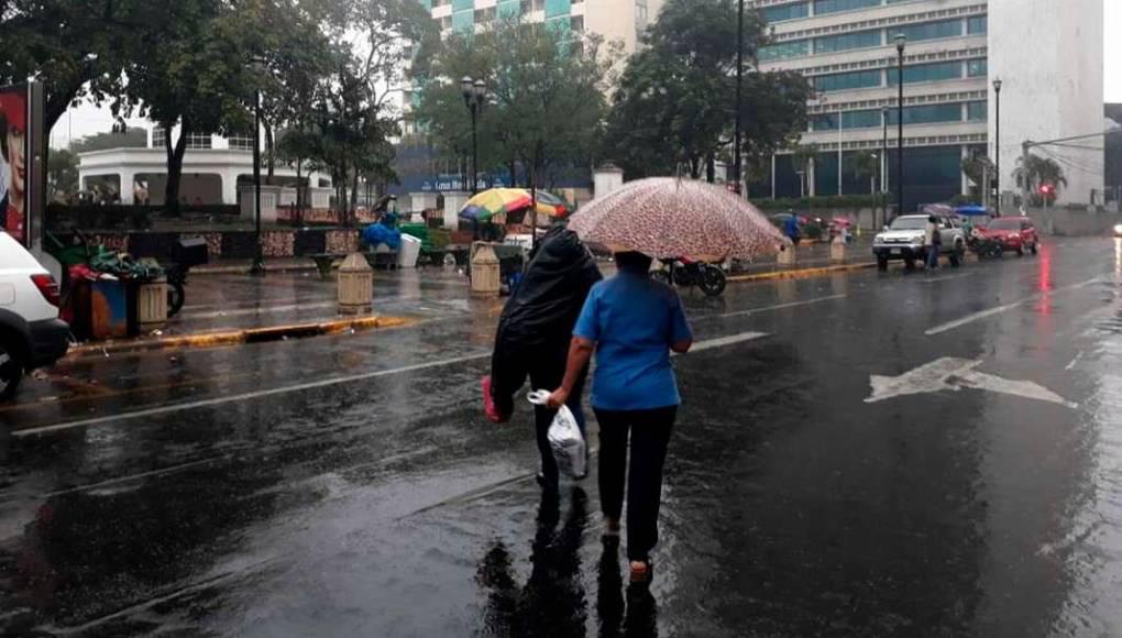 Lluvias sobre el centro de la ciudad de San Pedro Sula | Imagen de archivo.