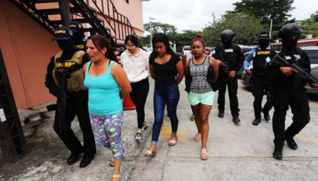 Caen mujeres encargadas de manejar dinero de extorsión en Tegucigalpa
