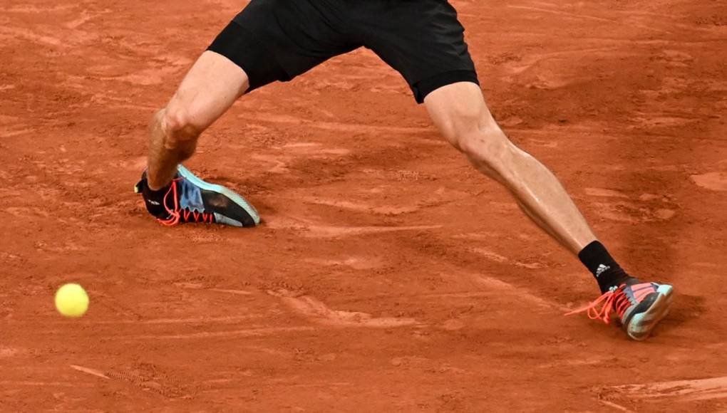 Así se torció el tobillo derecho el tenista alemán Alexander Zverev.