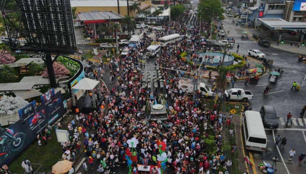 Así amanecieron las calles tras carnaval de San Pedro Sula (FOTOS)