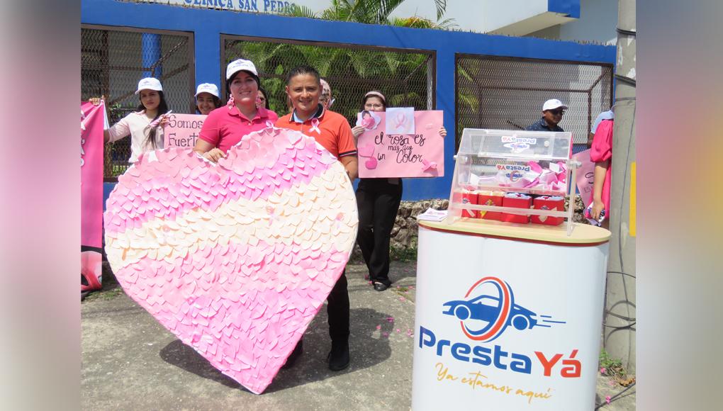 Carolina y su esposo Sadac Muñoz, durante la Caravana Rosa.