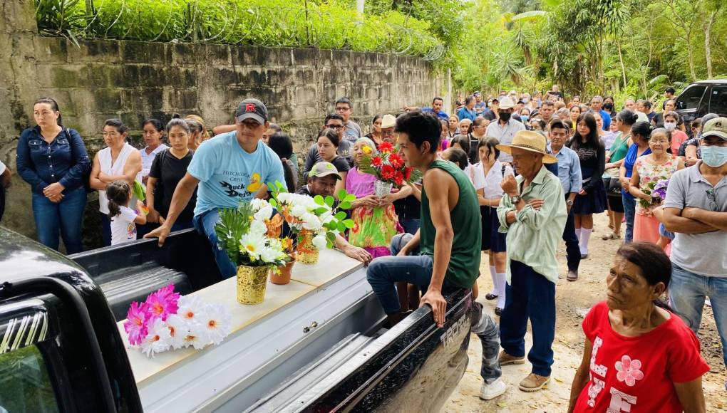 Tragedia deja marca en Vivistorio, Copán: 10 muertos y 11 días de constante luto por pólvora