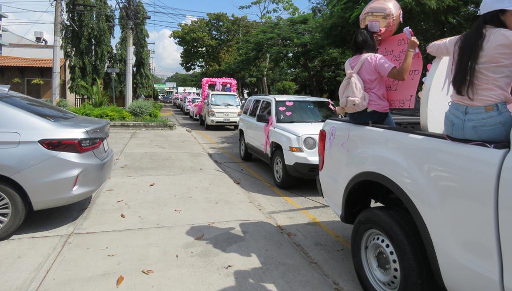 Presta Ya, realiza una Caravana Rosa