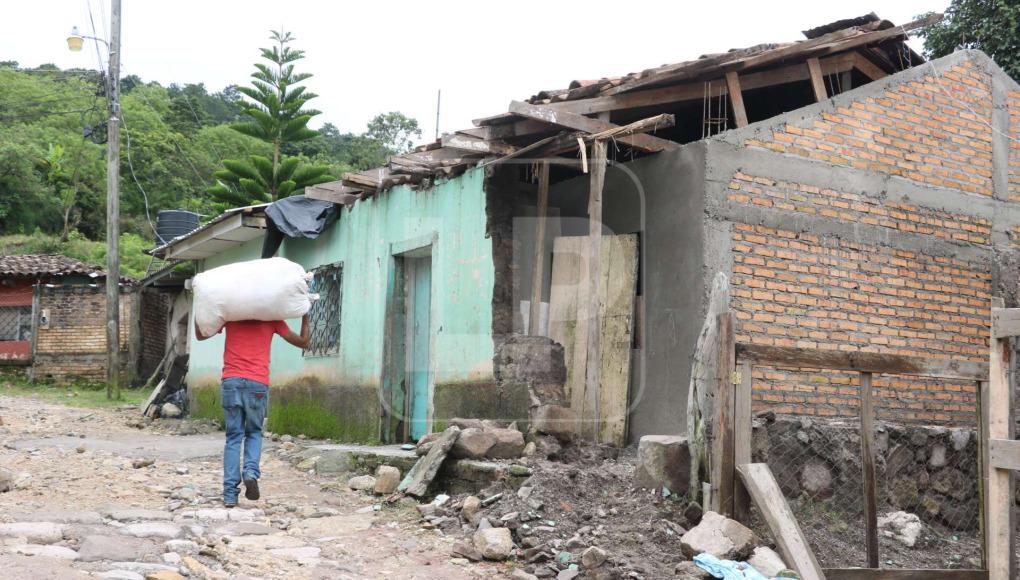 En occidente se activaron varias fallas geológicas que mantienen incomunicados a 21 municipios.