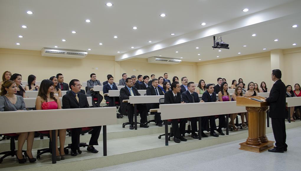 Mejora tu trayecto profesional con las maestrías de UTH