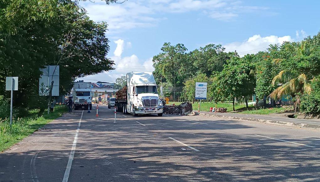 Según reportes preliminares, Velásquez Solís conducía a exceso de velocidad por la carretera CA-5, por lo que perdió el control del furgón y colisionó de forma aparatosa contra la estación de cobro situada en dicho tramo.