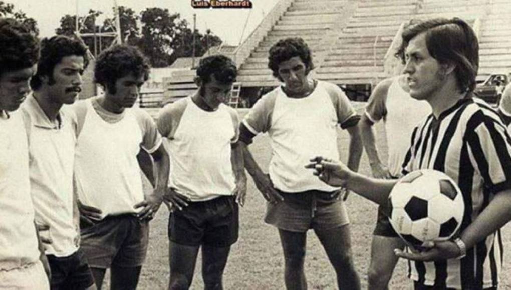 Chelato era originario de La Soledad, El Paraíso, pero desde muy pequeño se trasladó a Tegucigalpa adonde inició su carrera como jugador del Atlético Español. Tras su retiro como futbolista abrazó la carrera como entrenador, se especializó en Argentina.
