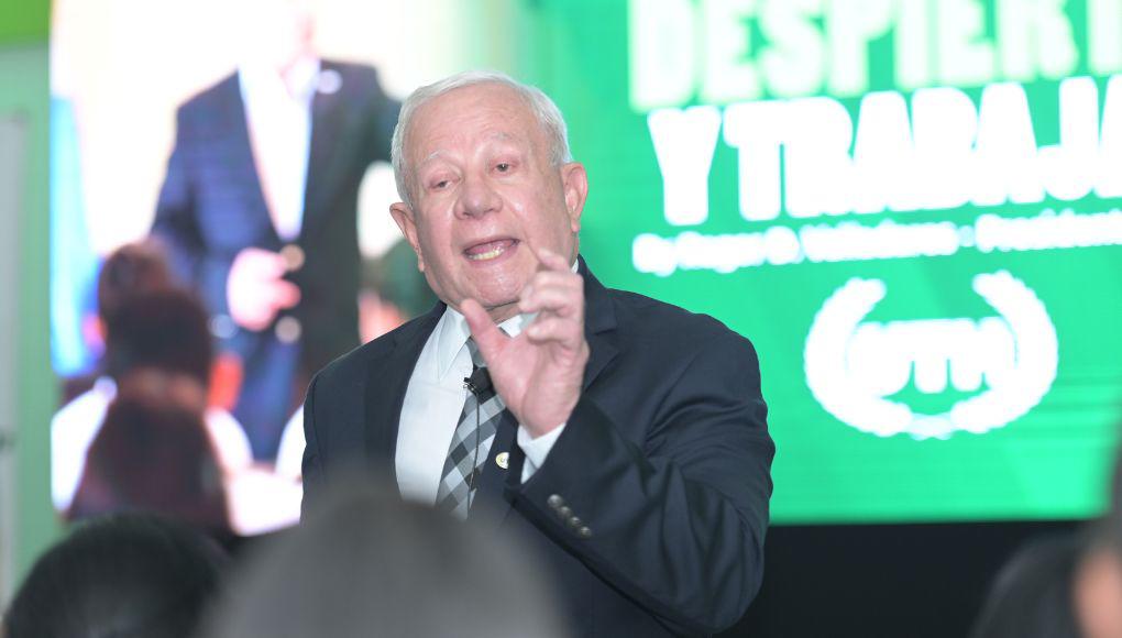 “Sueña, despierta y trabaja”: Roger Valladares lanza libro que motiva a emprendedores