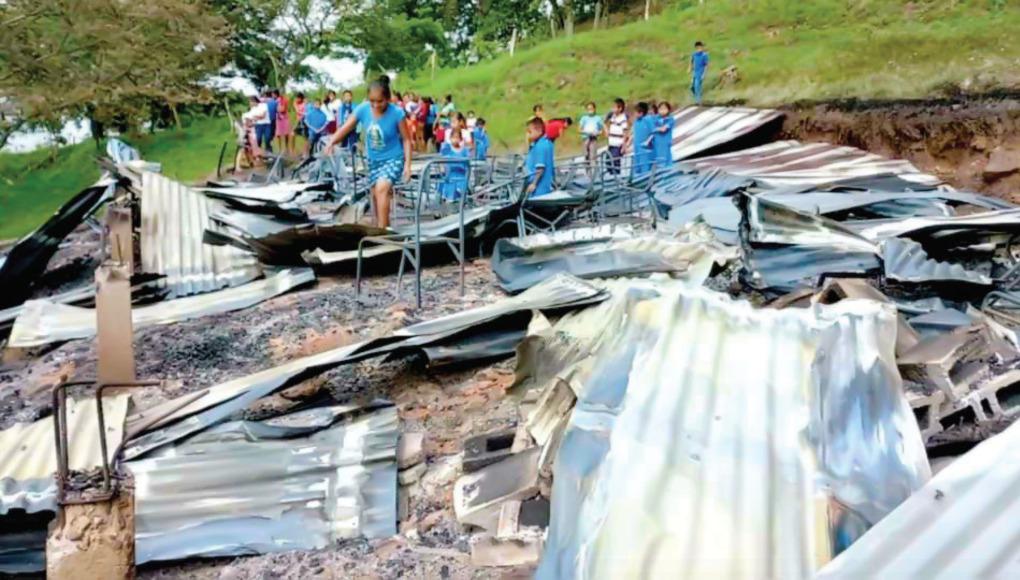 Prometen reconstruir escuela siniestrada en comunidad maya chortí