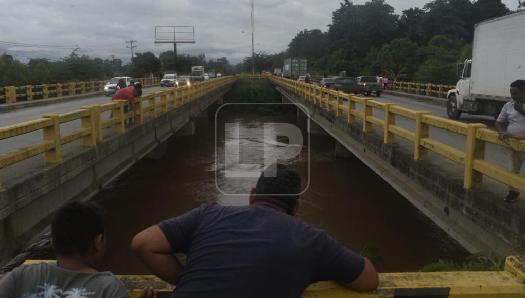 Este río inunda al casco urbano limeño, así como a decenas de barrios y colonias.