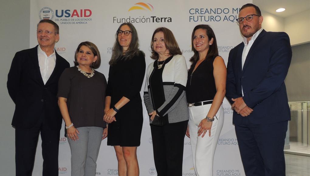 Representantes de USAID y Fundación Terra que asistieron al evento.