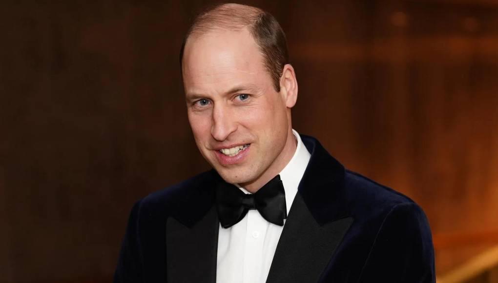 Príncipe Guillermo revela fotos inéditas con Lady Diana