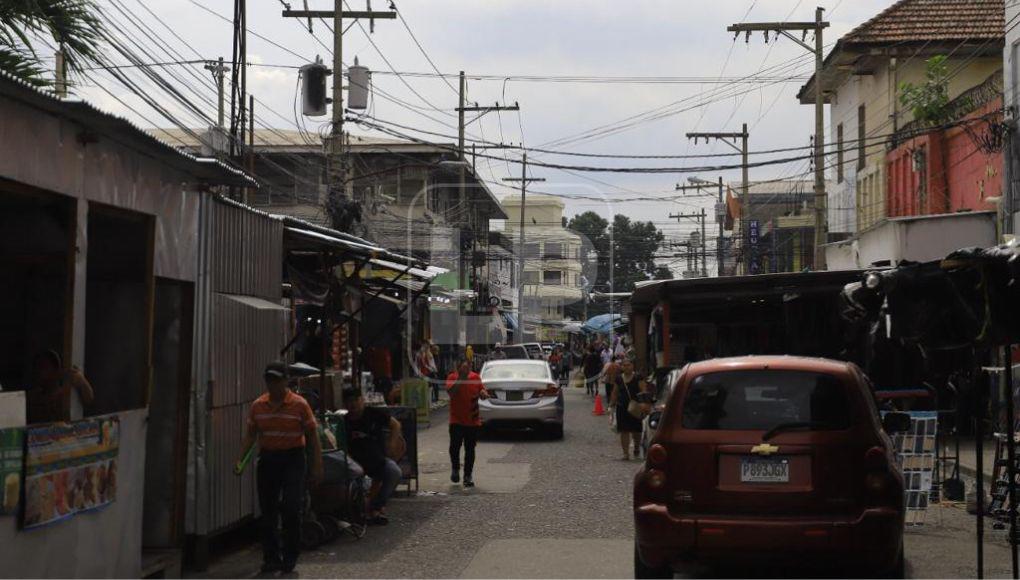 ¡Ya no se puede pasar! Vendedores se adueñan de las calles de San Pedro Sula (FOTOS)