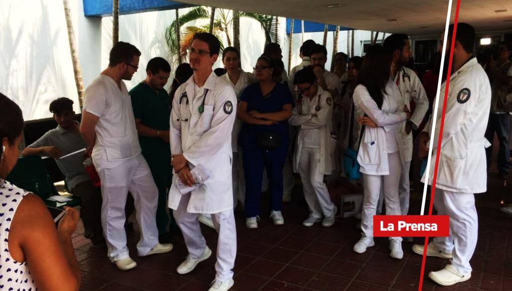 Médicos internos se retiran de hospitales por falta de pago