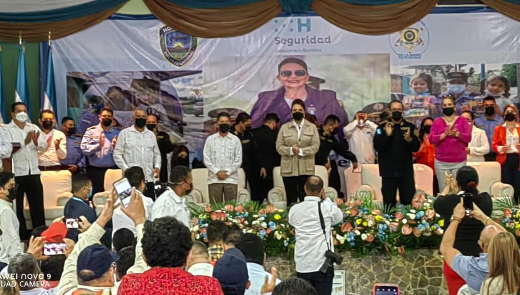 Xiomara Castro en el evento del lanzamiento del programa.