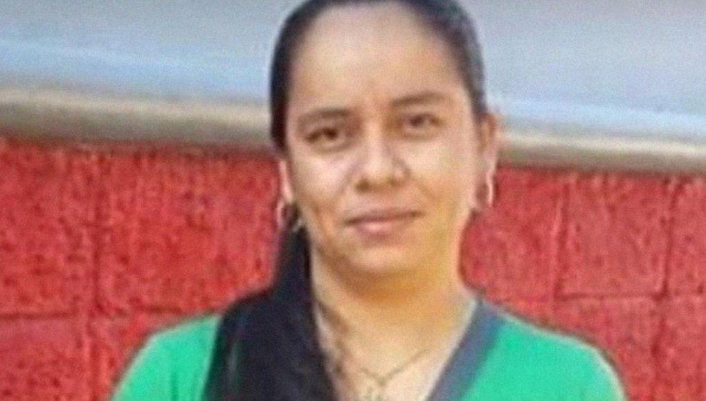 Matan a mujer que cargaba un pastel para celebrar cumpleaños en su trabajo