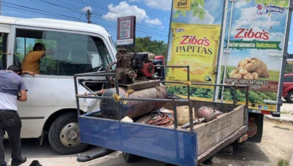 El bus quedó en sentido contrario en el bulevar del norte.